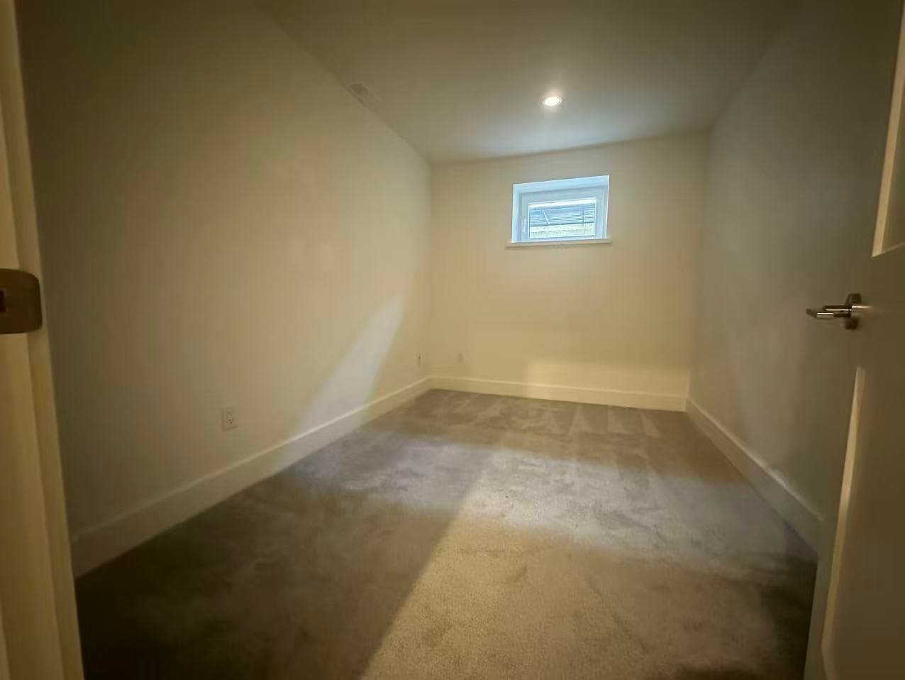 1525 King George Boulevard, Surrey, V4A 9R3 — photo 5
