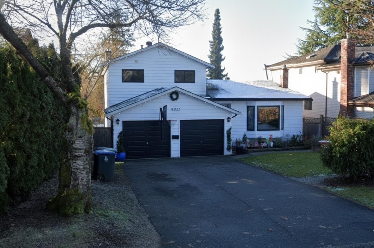15032 Spenser Drive, Surrey, V3S 5Z7 — photo 1