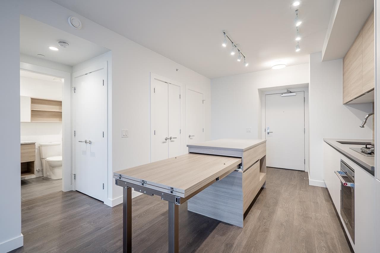 2006 - 525 Foster Avenue, Coquitlam