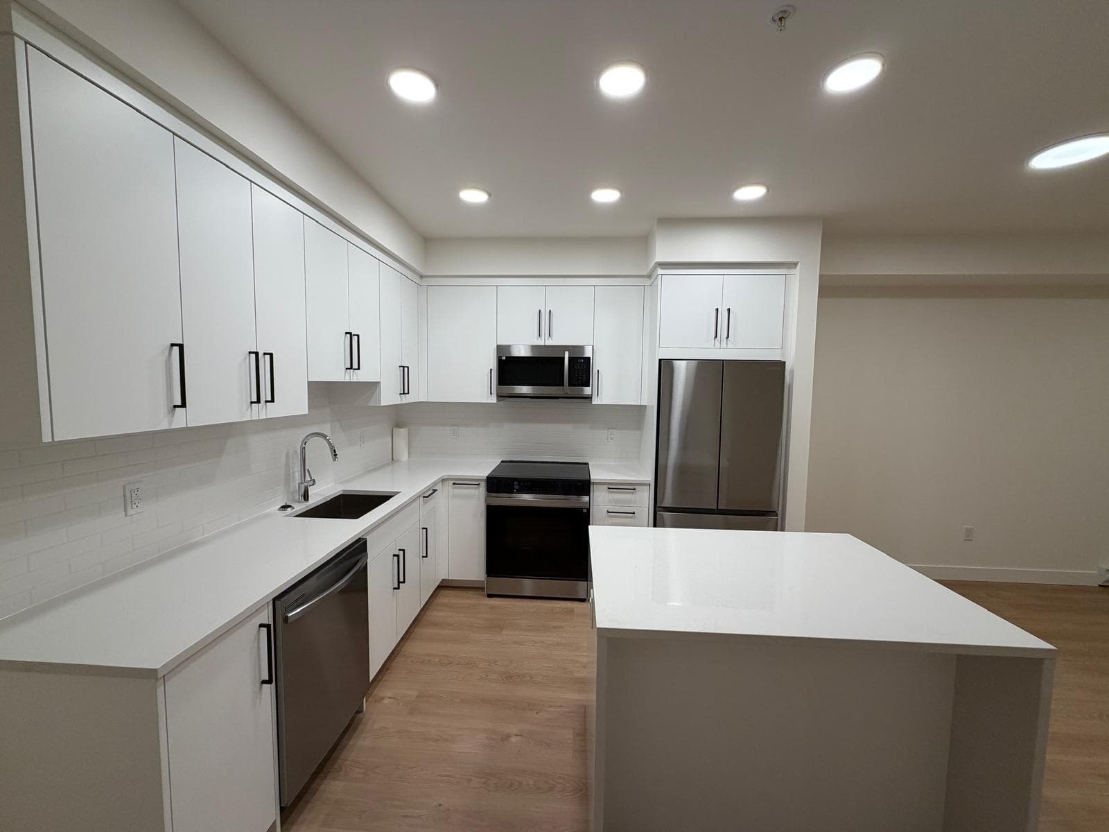 309 - 33816 South Fraser Way, Abbotsford, V2S 0P2 — photo 3