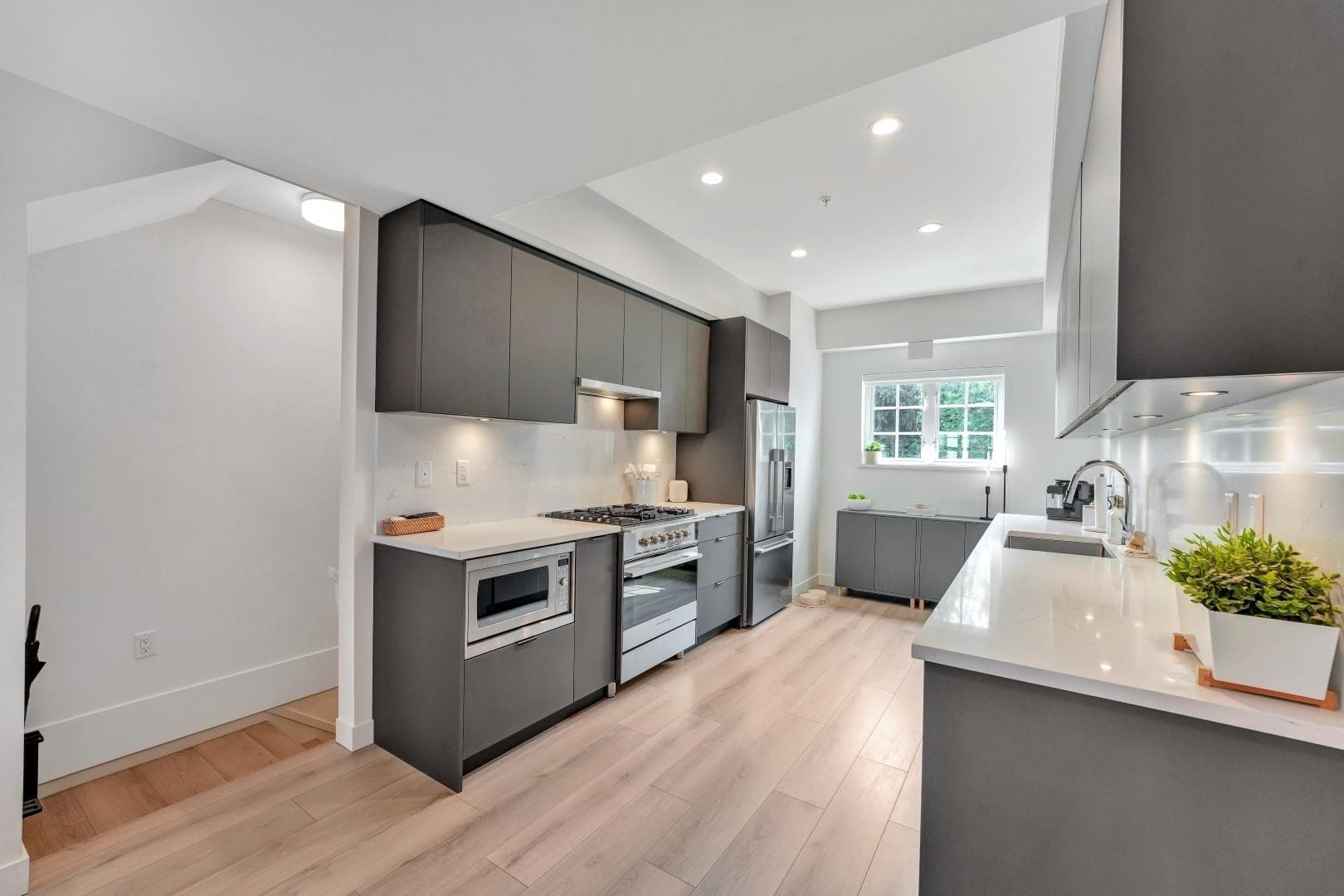 207 - 678 Fairview Street, Coquitlam, V3J 0N1 — photo 2