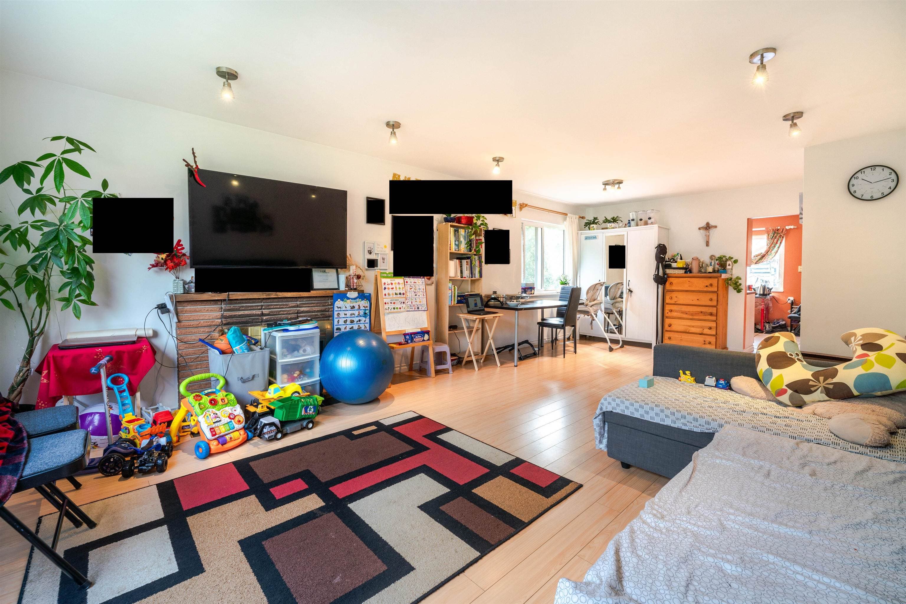 2216 E 41st Avenue, Vancouver, V5P 1L6 — photo 2