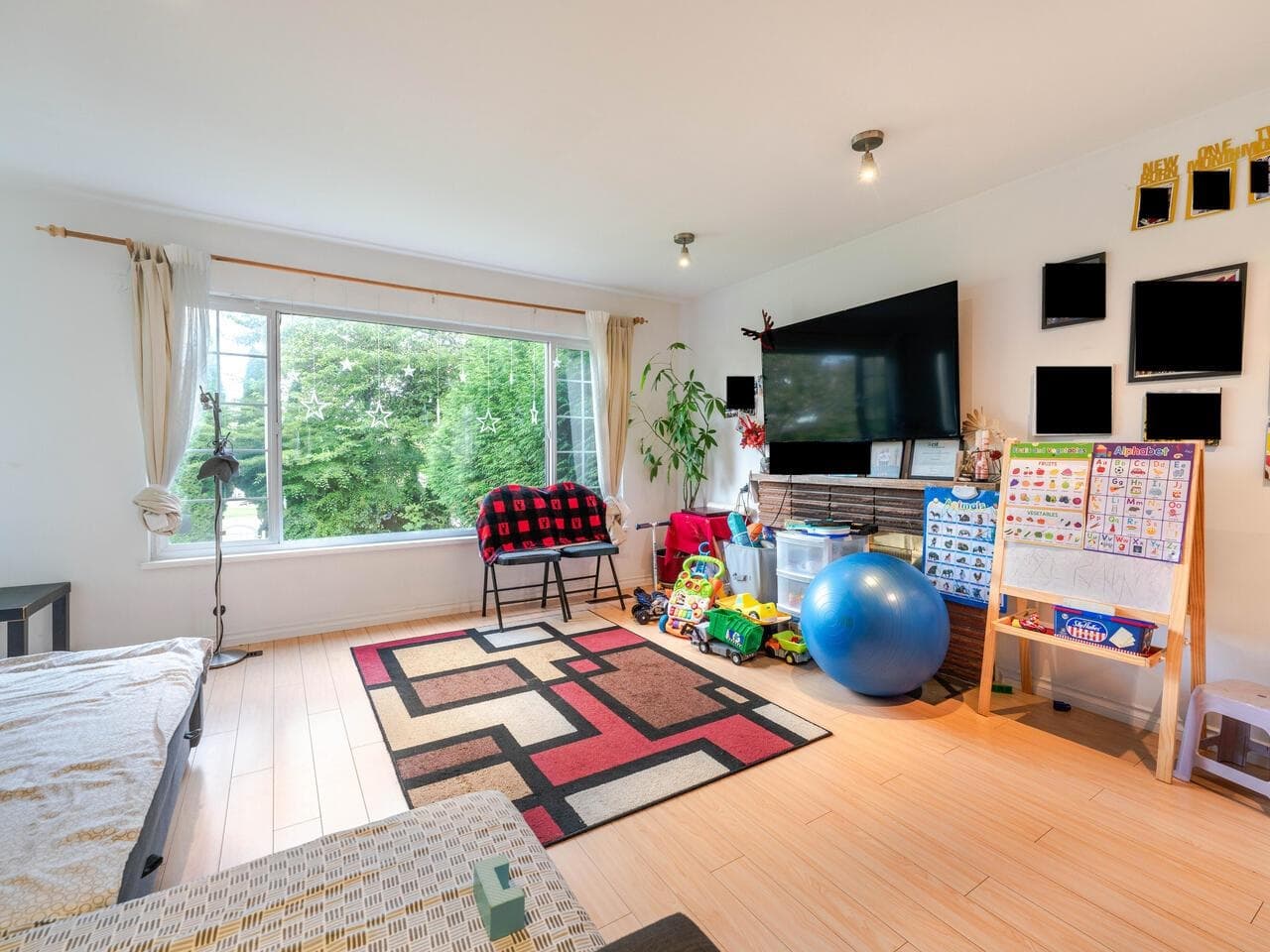 2216 E 41st Avenue, Vancouver, V5P 1L6 — photo 1