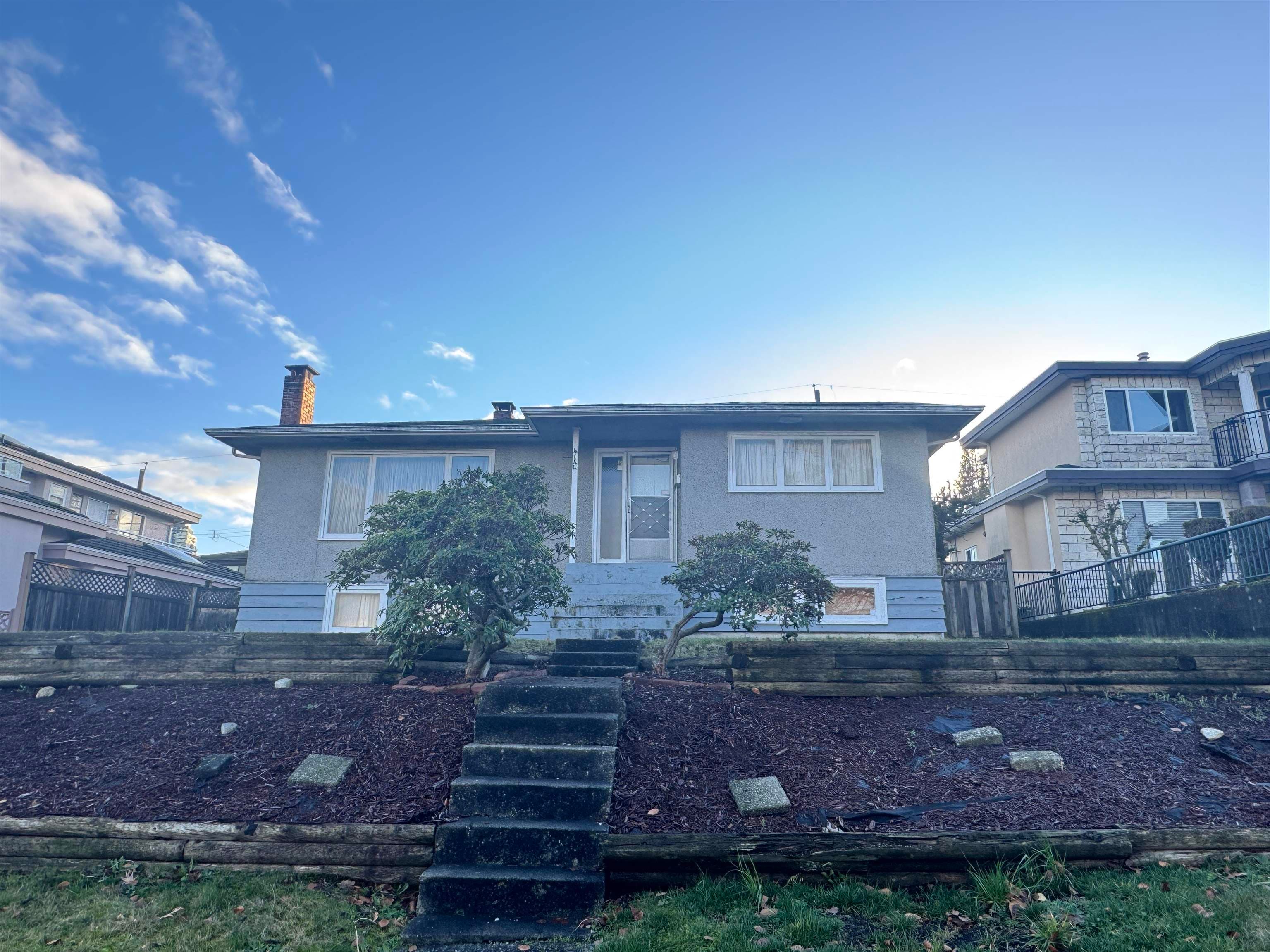 4144 Price Crescent, Burnaby, V5G 2N1 — photo 2