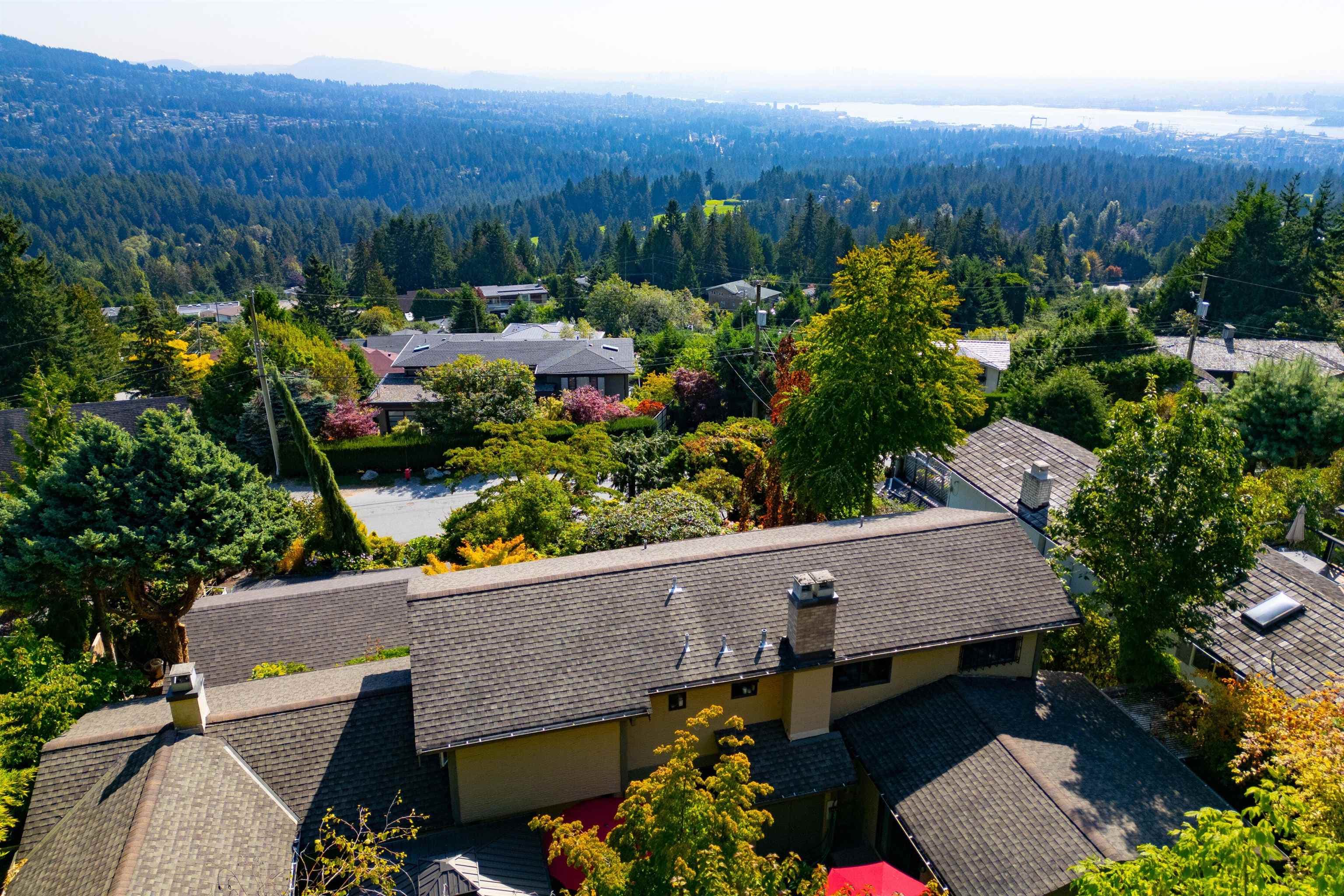 560 Craigmohr Drive, West Vancouver, V7S 1W9 — photo 2