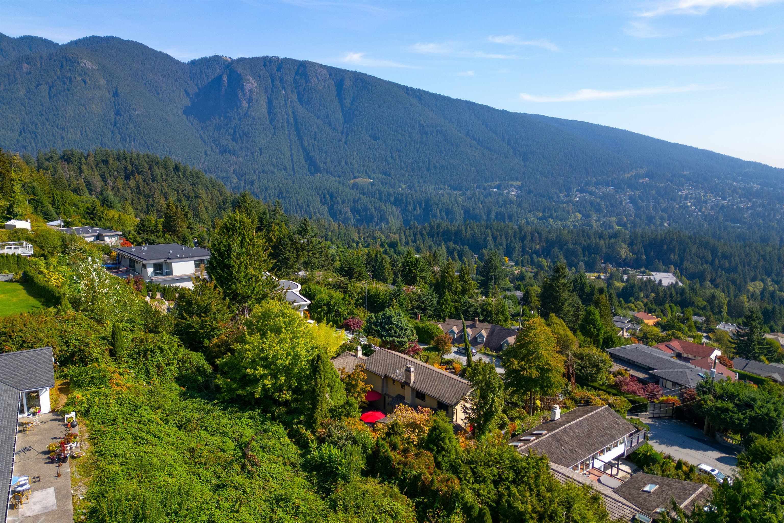 560 Craigmohr Drive, West Vancouver, V7S 1W9 — photo 3