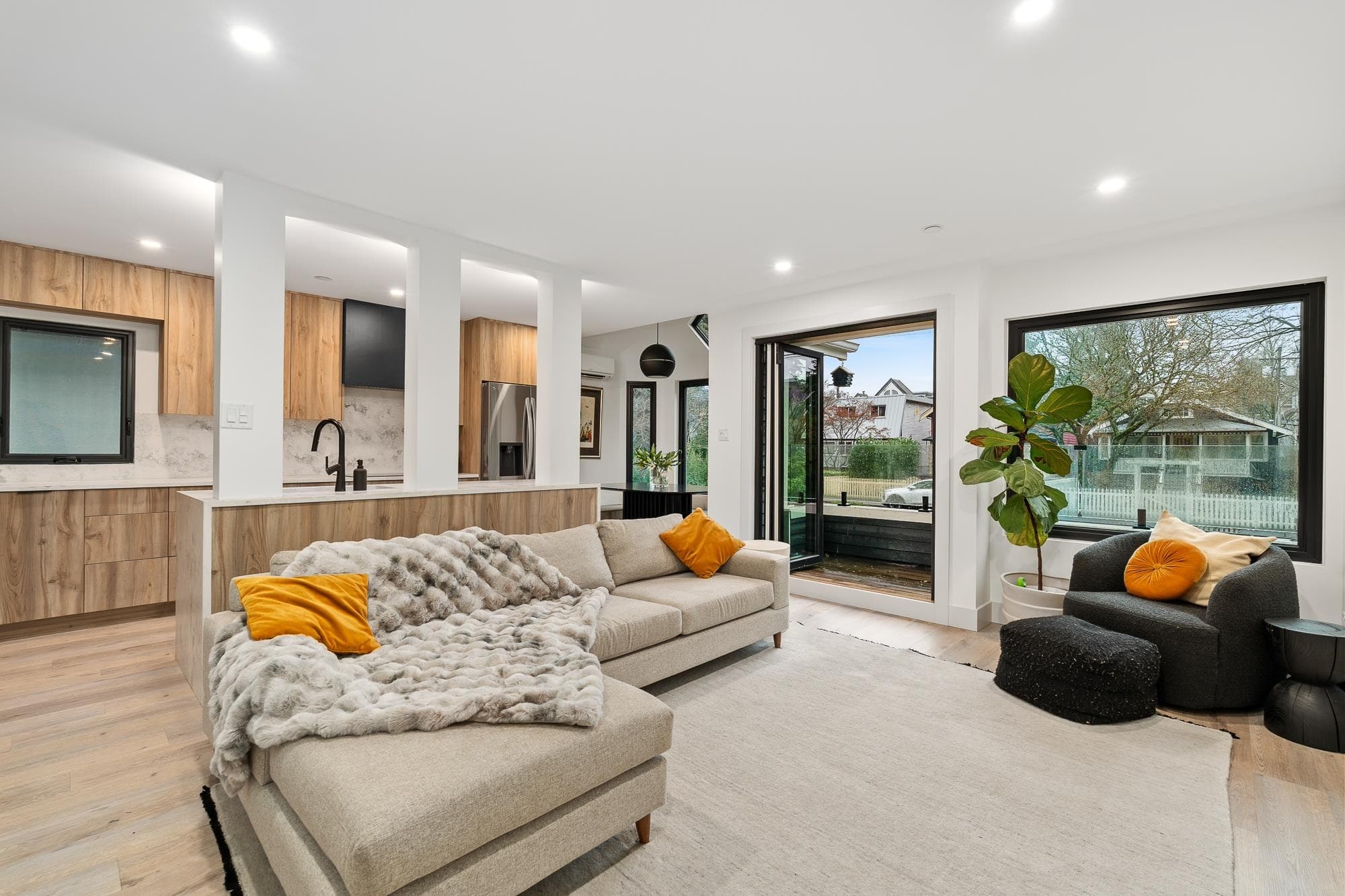 3232 W 5th Avenue, Vancouver, V6K 1V4 — photo 1