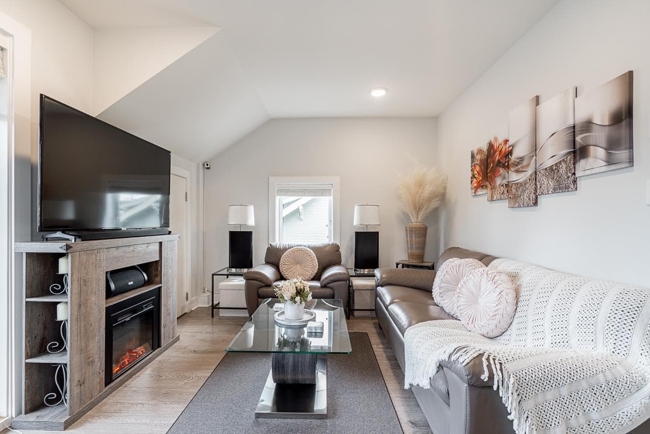 406 Eighth Street, New Westminster, V3M 0K1 — photo 3