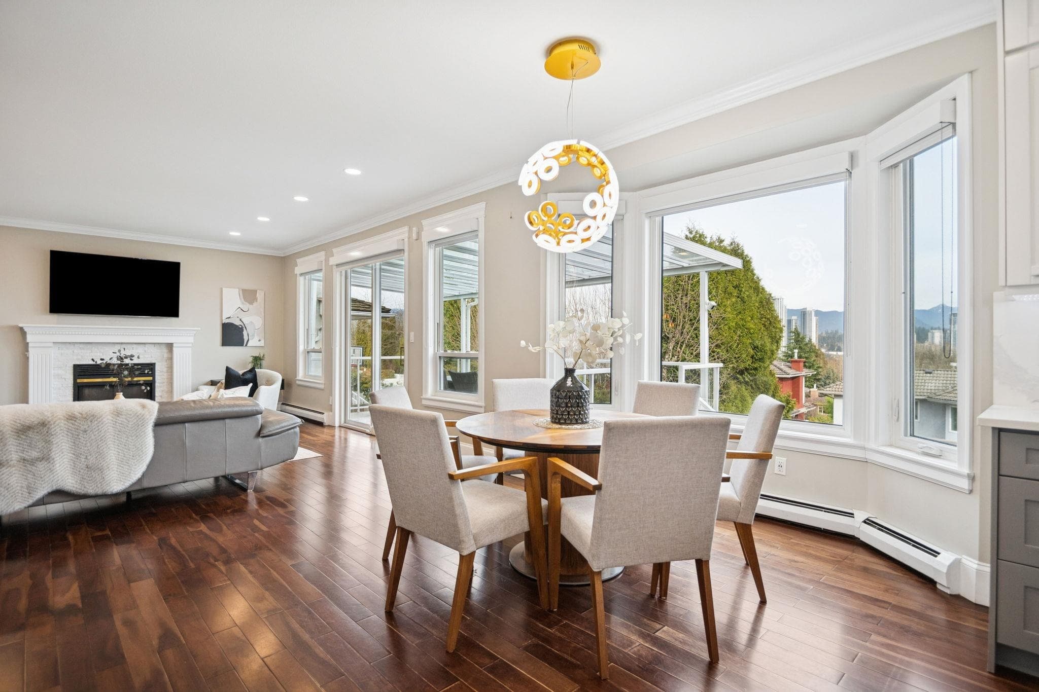 7536 Sequoia Road, Burnaby, V3N 4W9 — photo 2