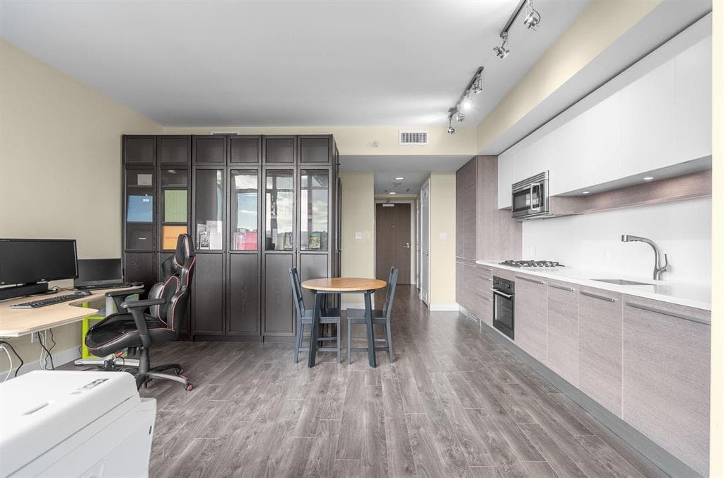 809 - 2008 Rosser Avenue, Burnaby, V5C 0H8 — photo 4