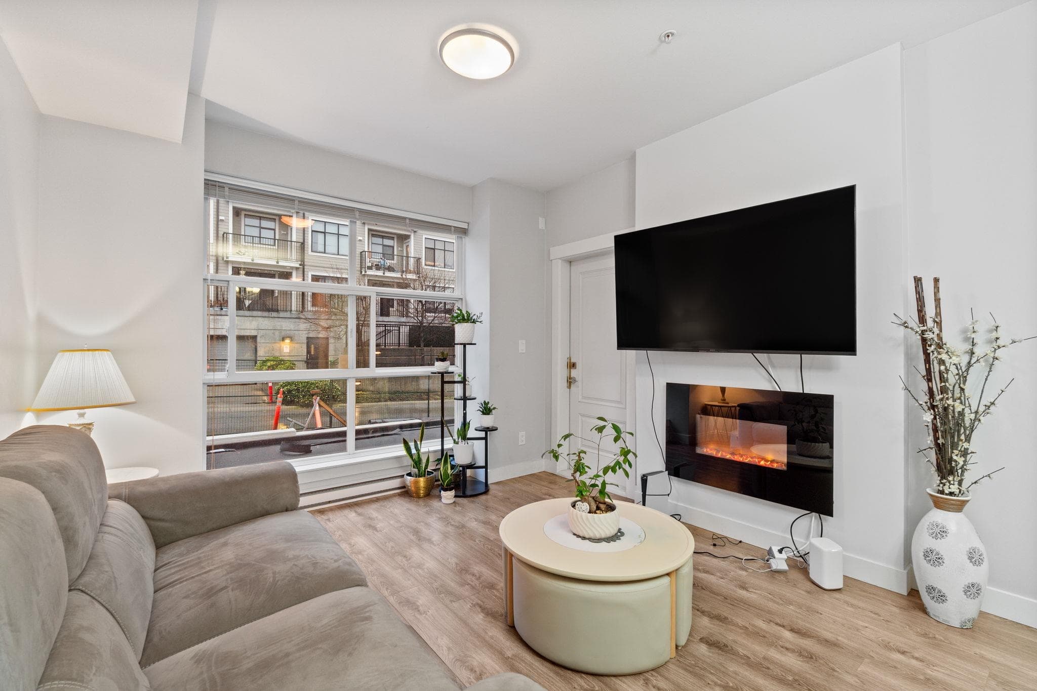 208 - 827 Roderick Avenue, Coquitlam, V3K 0E3 — photo 2