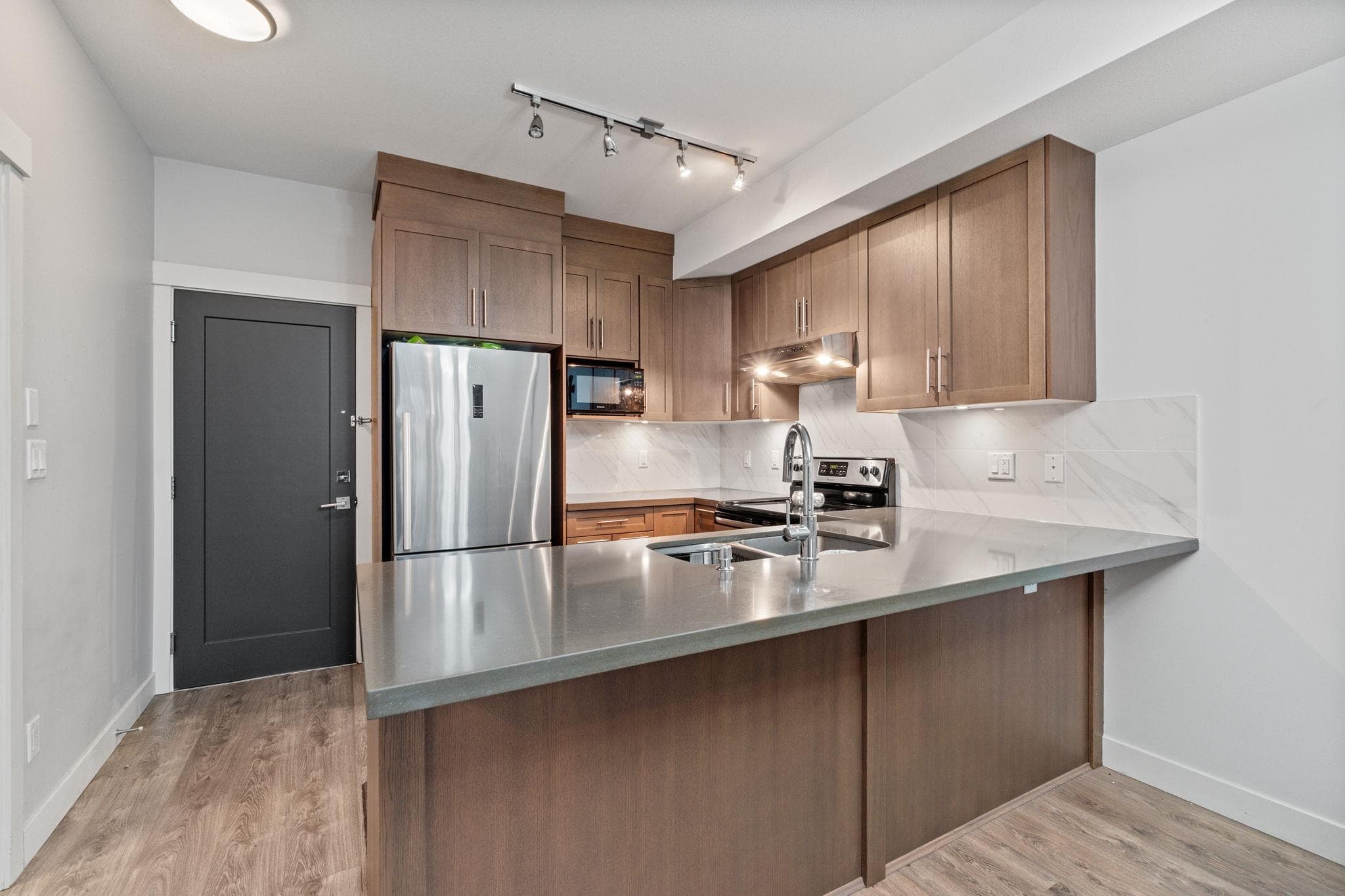 208 - 827 Roderick Avenue, Coquitlam, V3K 0E3 — photo 5