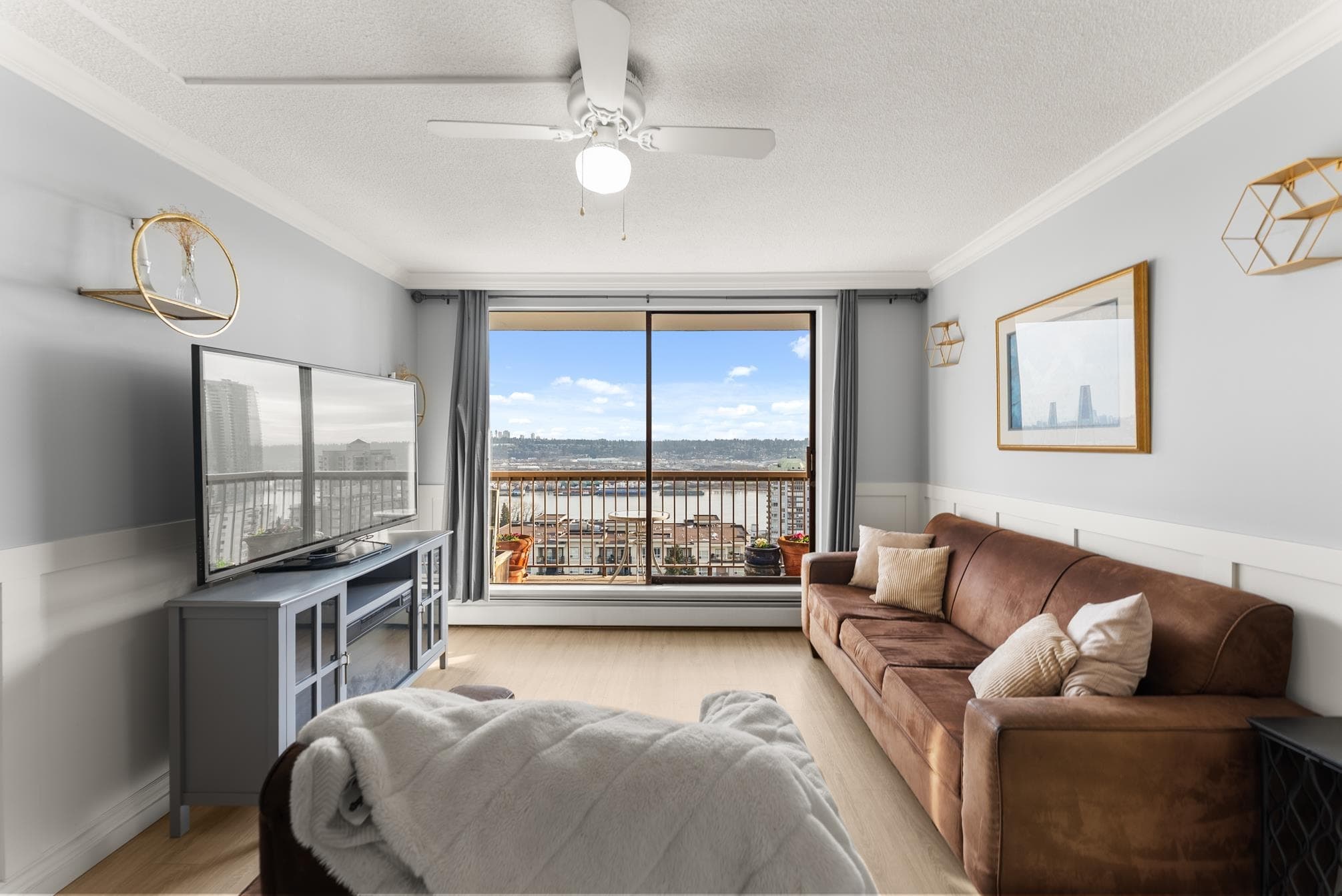908 - 320 Royal Avenue, New Westminster, V3L 5C6 — photo 2