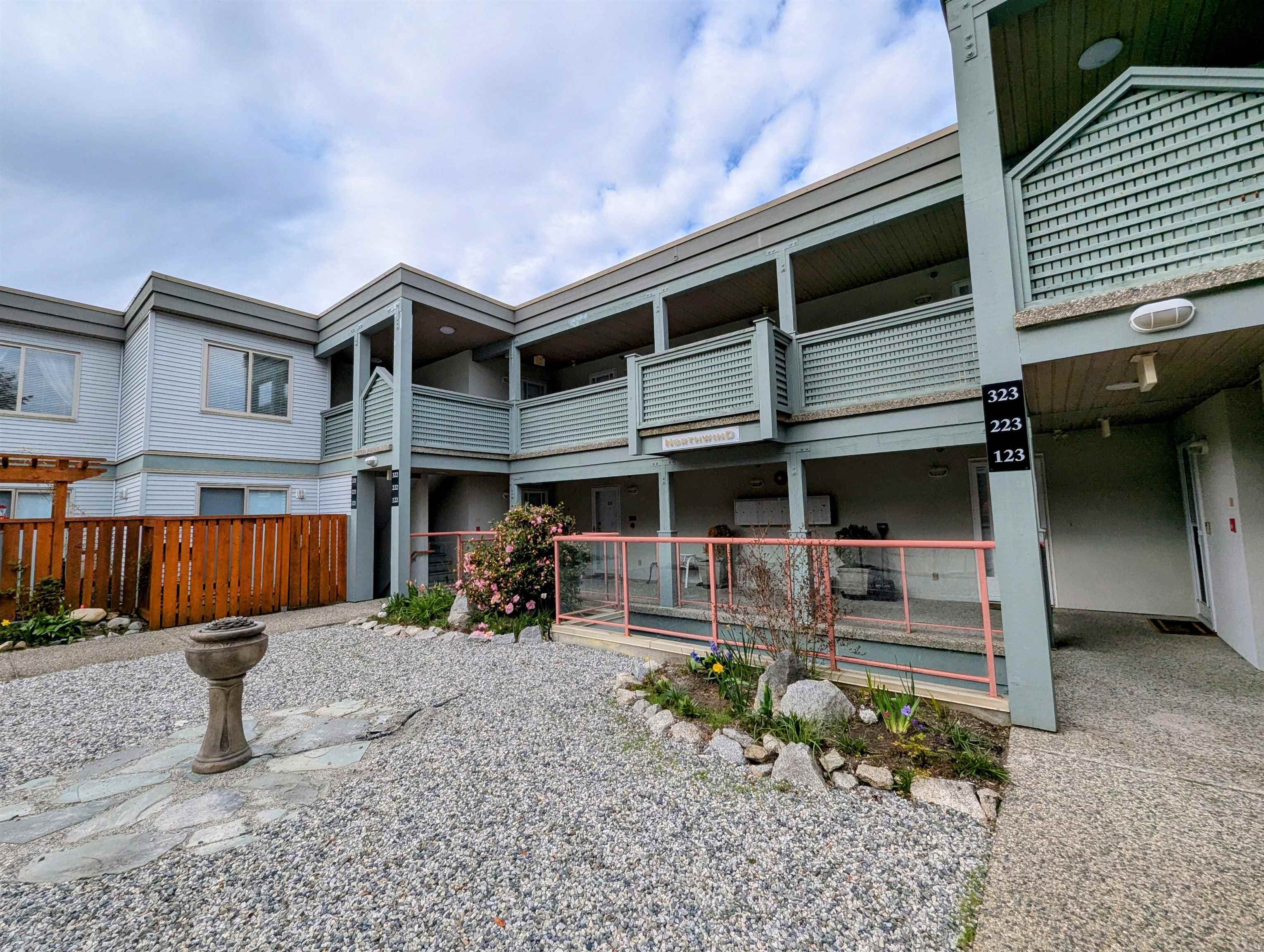 322 - 5780 Trail Avenue, Sechelt, V7Z 0K5 — photo 2