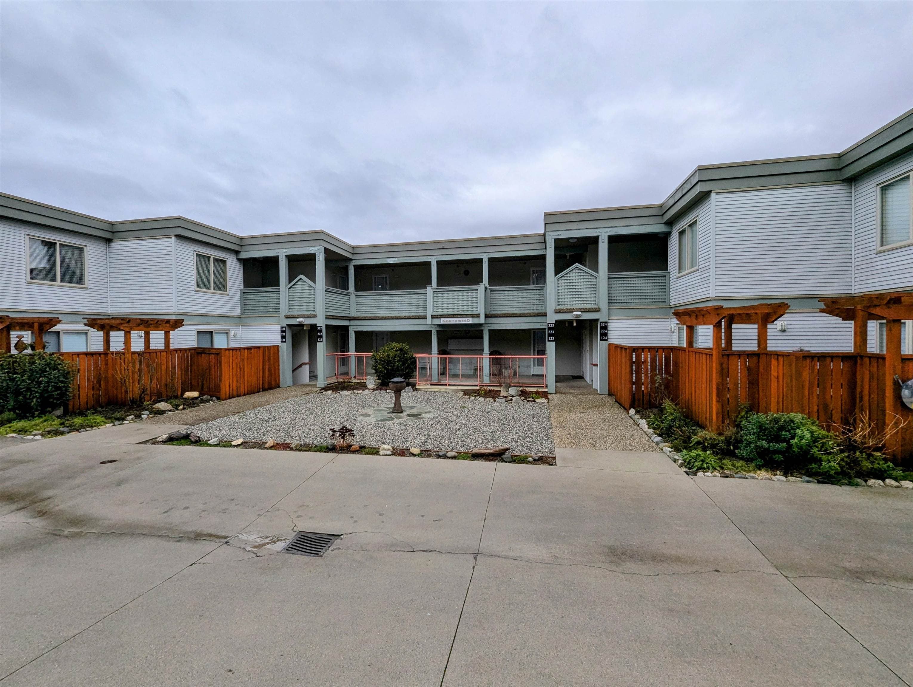 322 - 5780 Trail Avenue, Sechelt, V7Z 0K5 — photo 1
