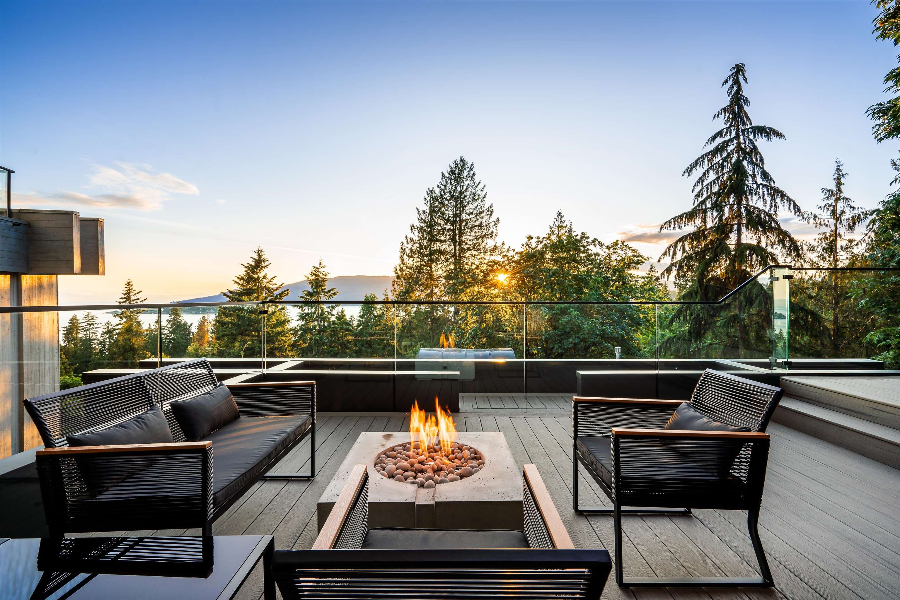 5325 Montiverdi Place, West Vancouver, V7W 2W8 — photo 1