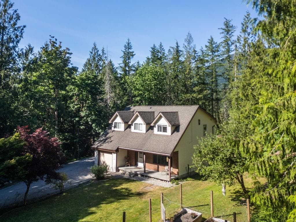 6002 - - 6008 Dubois Road, Madeira Park, V0N 2H1 — photo 3