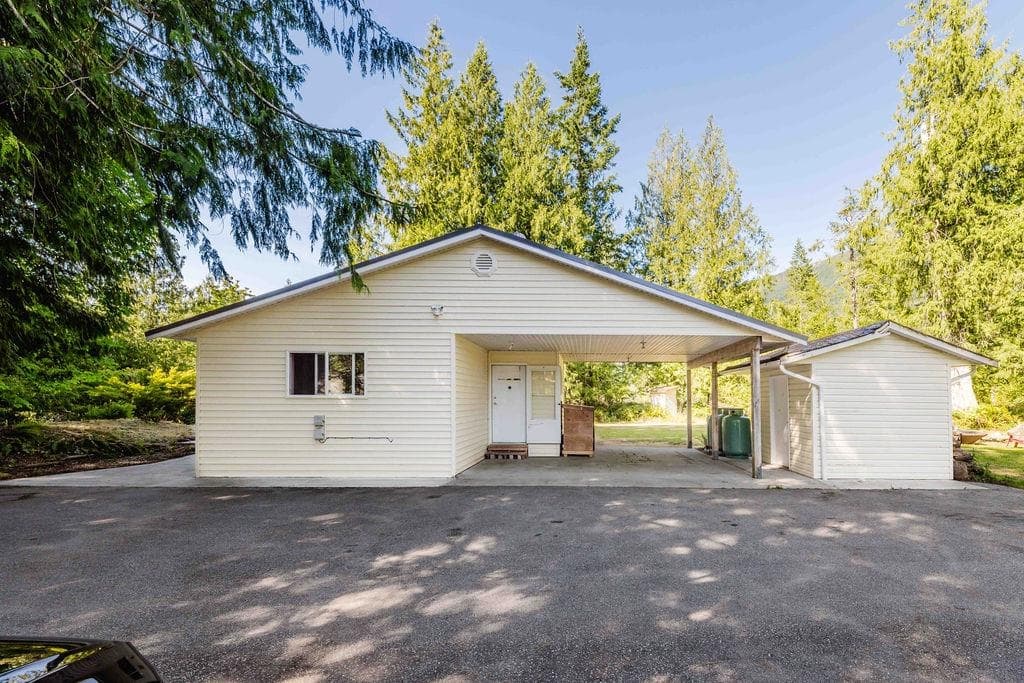 6002 - - 6008 Dubois Road, Madeira Park, V0N 2H1 — photo 5