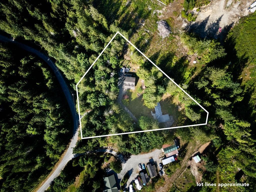 6002 - - 6008 Dubois Road, Madeira Park, V0N 2H1 — photo 4