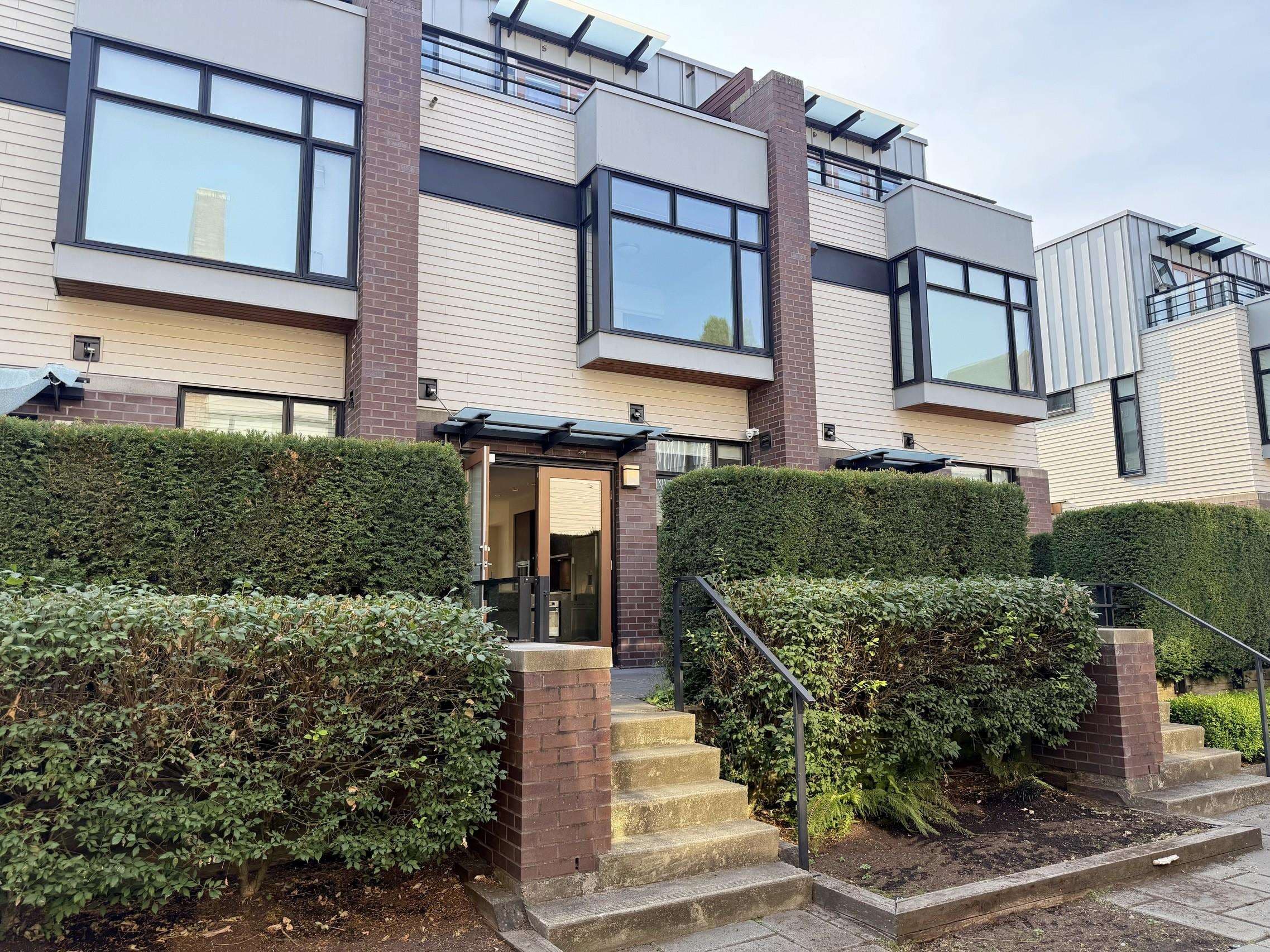 6180 Oak Street, Vancouver