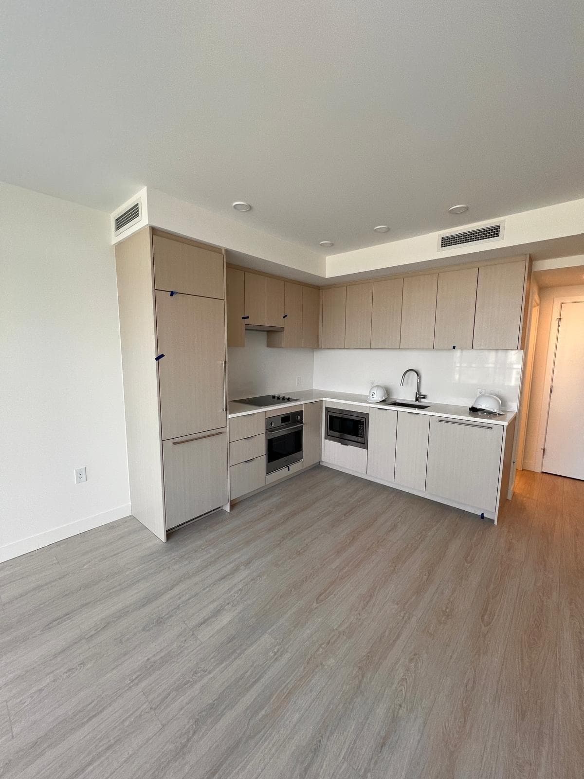 706 - 13675 107a Avenue, Surrey, V3T 2H2 — photo 2