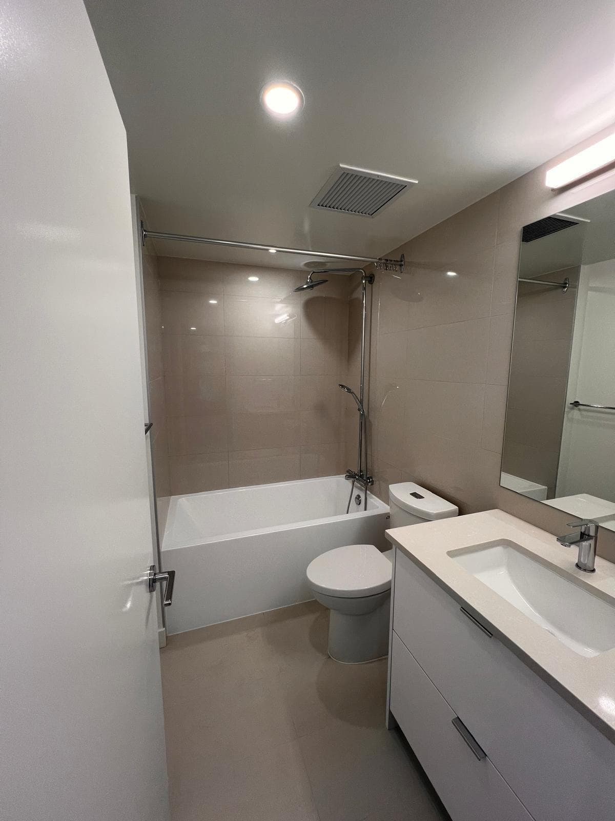 706 - 13675 107a Avenue, Surrey, V3T 2H2 — photo 3