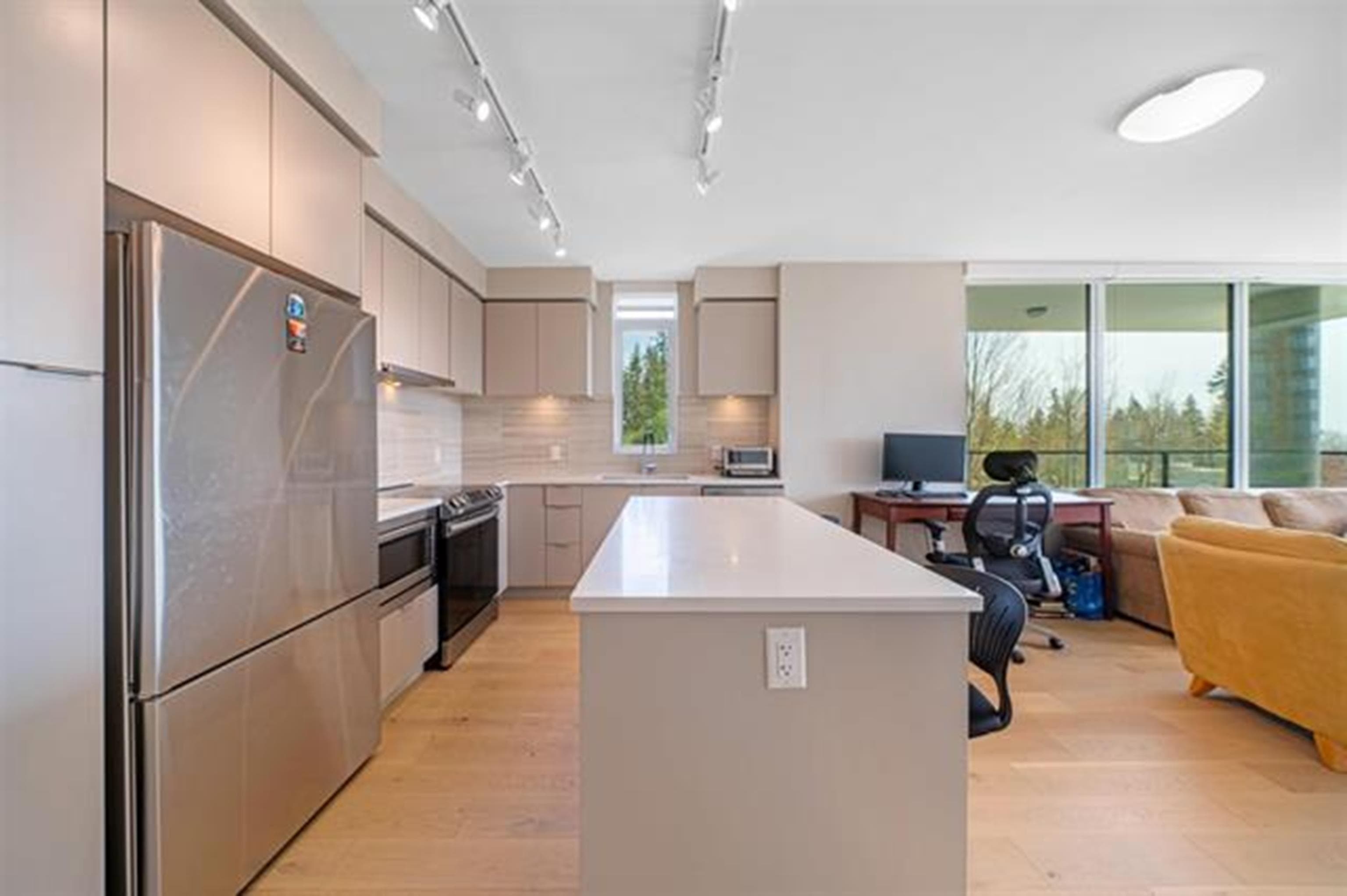 504 - 8761 University Crescent, Burnaby, V5A 4Y8 — photo 2