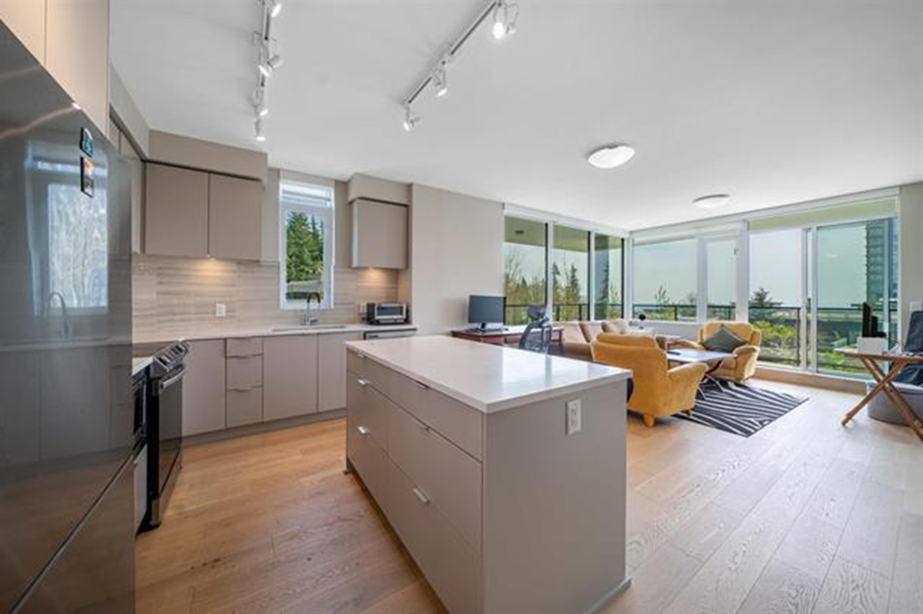 504 - 8761 University Crescent, Burnaby