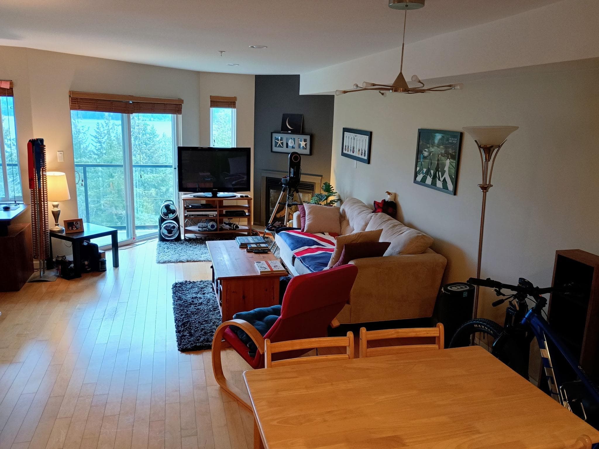 W202 - 5780 Trail Avenue, Sechelt, V7Z 0K5 — photo 2