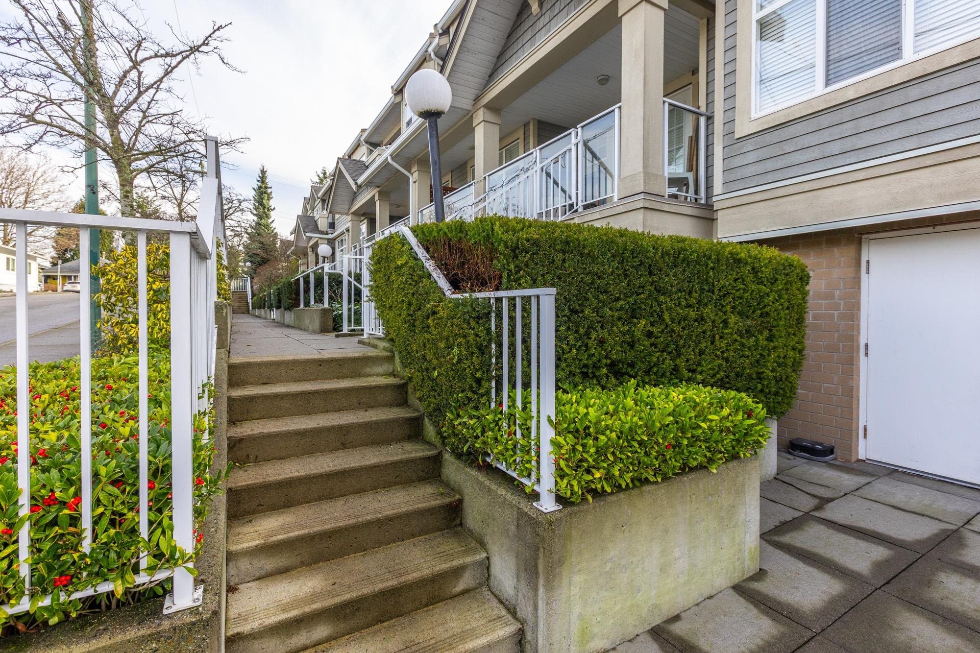 105 - 15621 Marine Drive, White Rock, V4B 1E1 — photo 4