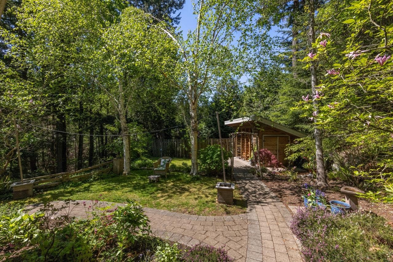 576 Cates Hill Road, Bowen Island, V0N 1G2 — photo 2