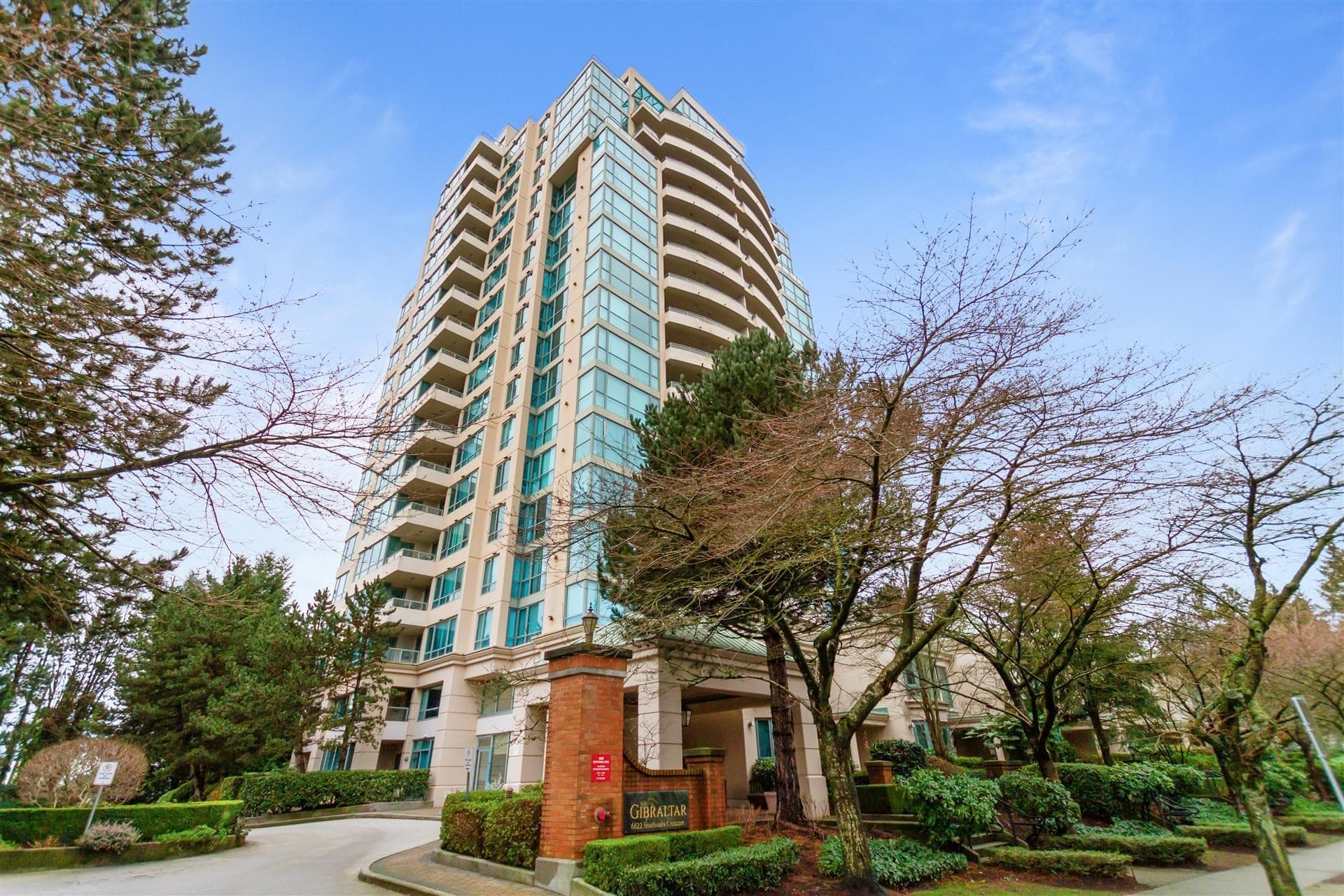 906 - 6622 Southoaks Crescent, Burnaby, V5E 4K2 — photo 1