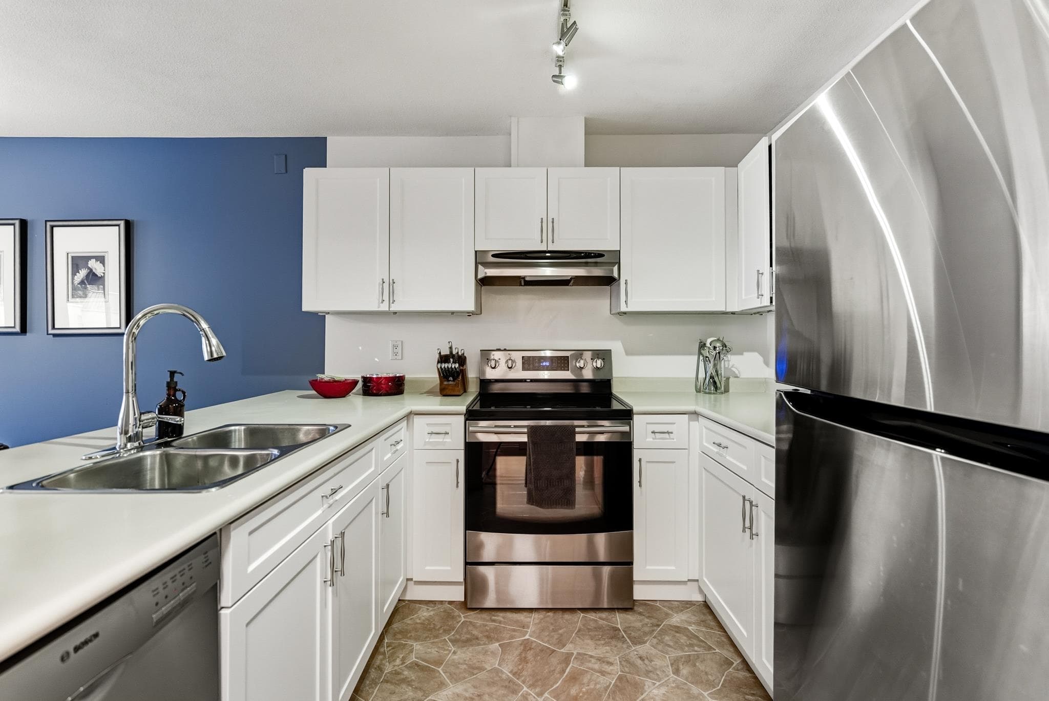 320 - 1220 Lasalle Place, Coquitlam, V3B 7L6 — photo 1