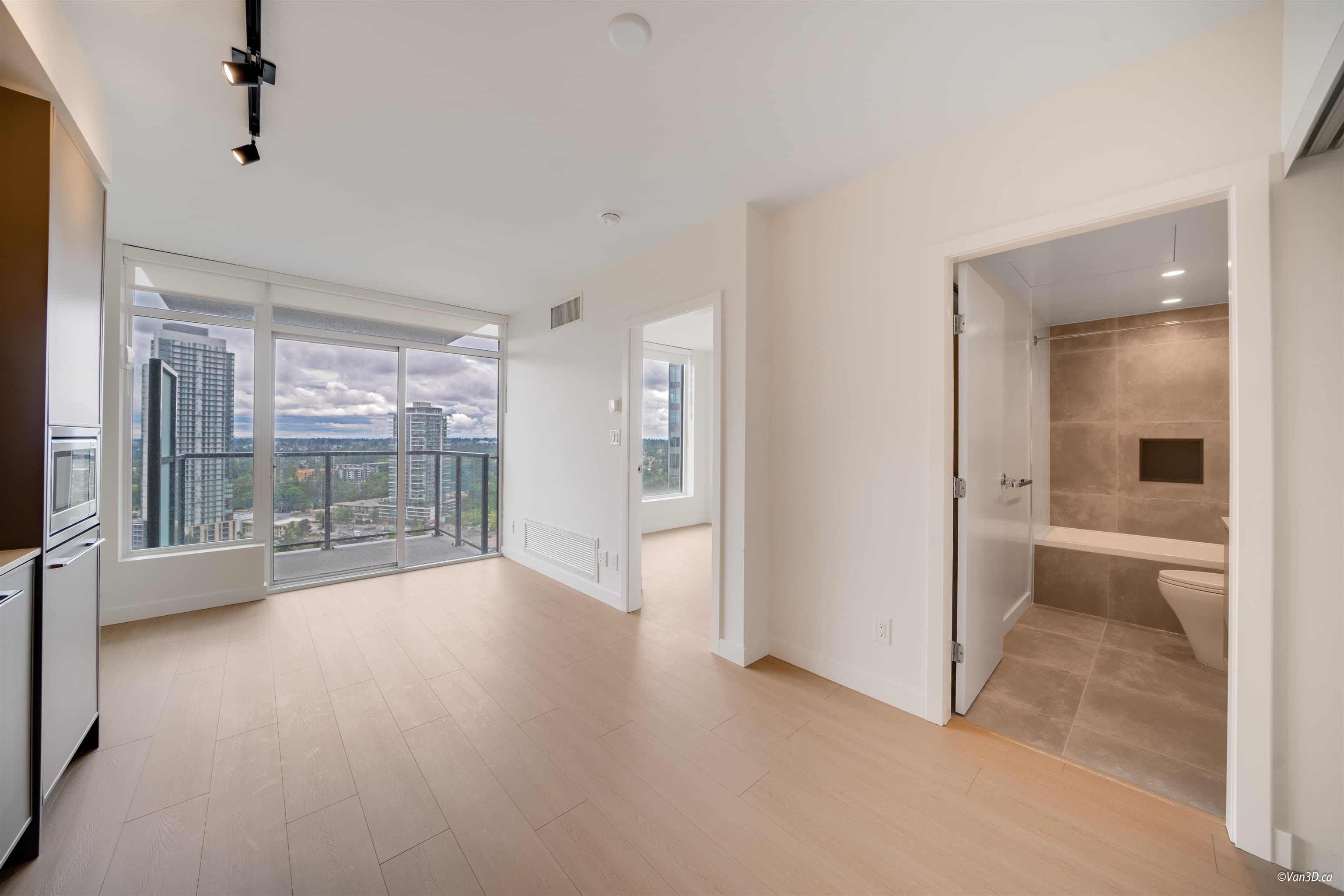 1712 - 13745 George Junction, Surrey, V3T 0V8 — photo 4