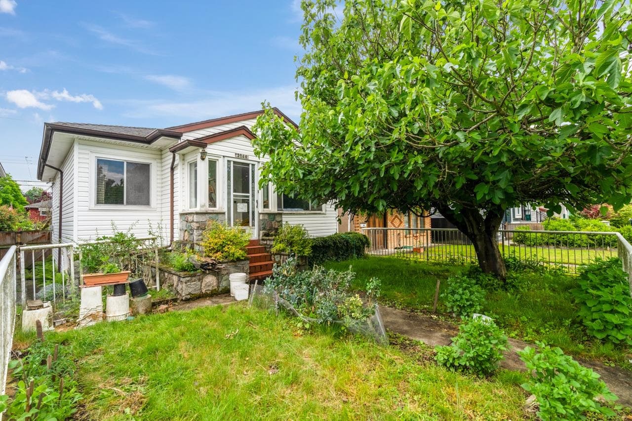 2566 Venables Street, Vancouver, V5K 2R1 — photo 2