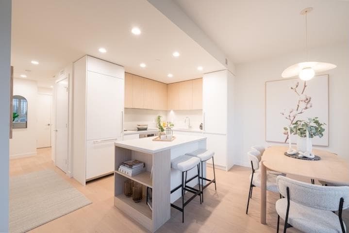 205 - 585 Kemsley Avenue, Coquitlam, V3J 3Z1 — photo 2