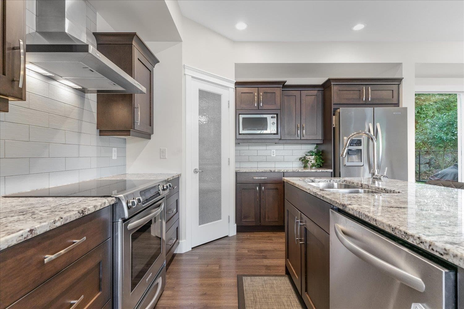 5486 Maclachlan Place, Chilliwack, V2R 0P3 — photo 4