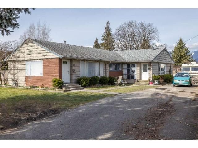 46169 Brooks Avenue, Chilliwack, V2P 1C2 — photo 1