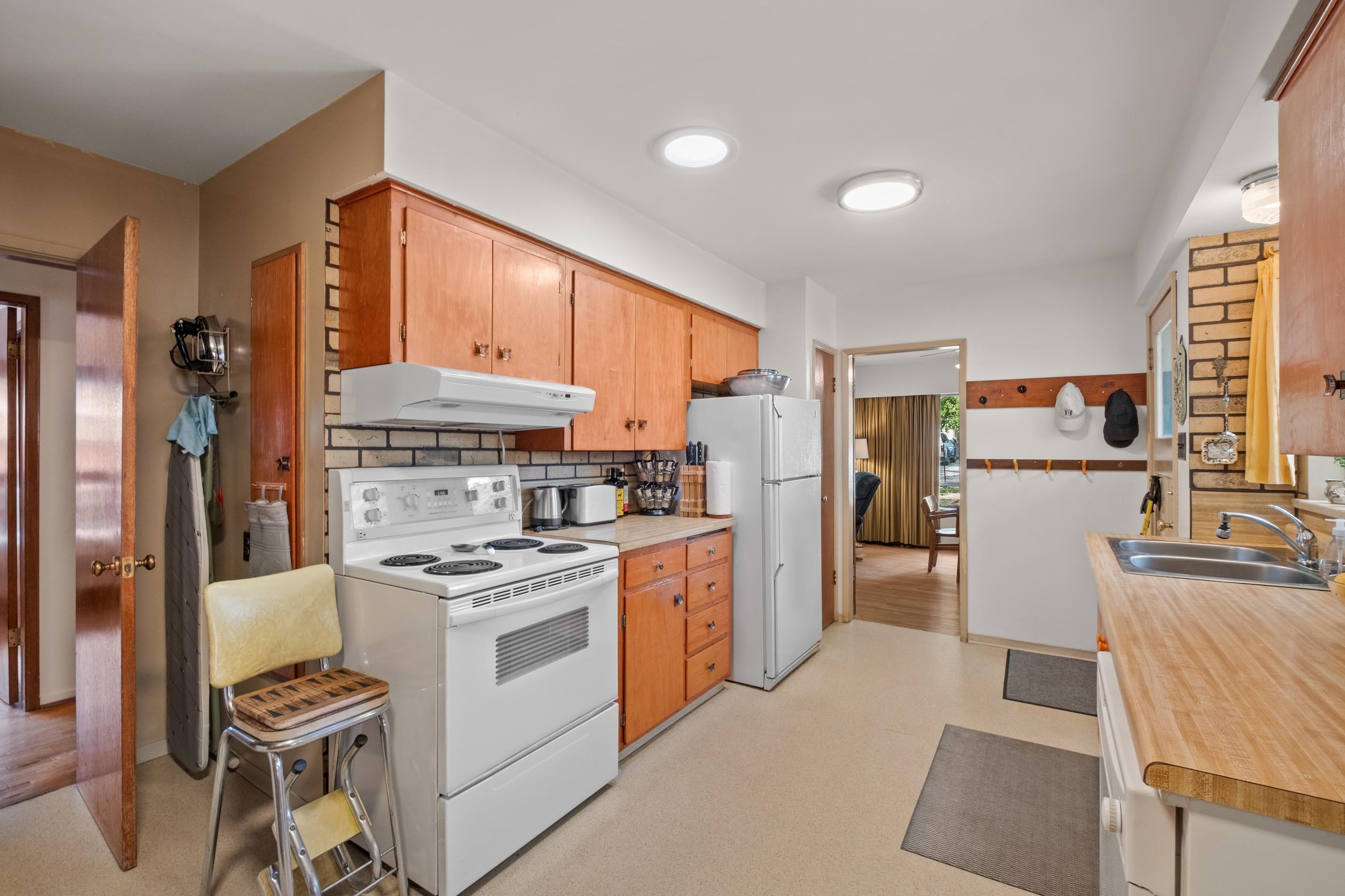 2239 Windridge Drive, North Vancouver, V7H 1B6 — photo 5