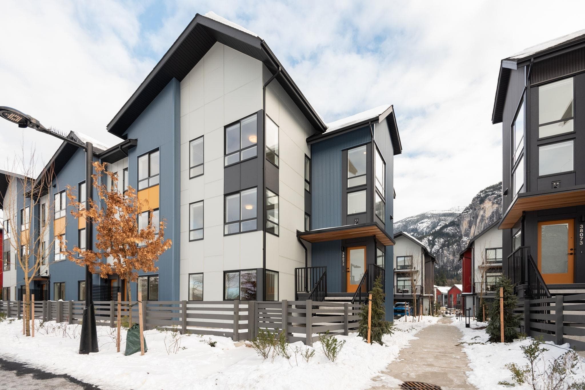38073 Helm Way, Squamish, V8B 1A8 — photo 2
