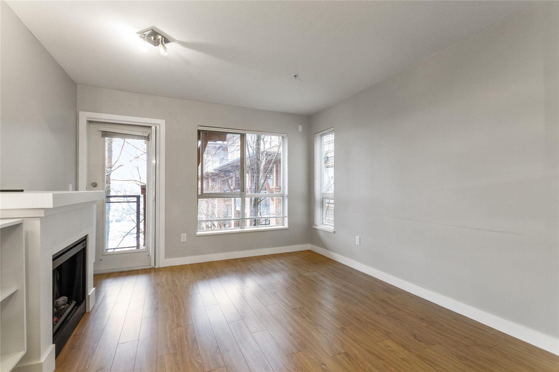 310 - 1633 Mackay Avenue, North Vancouver, V7P 0A2 — photo 2