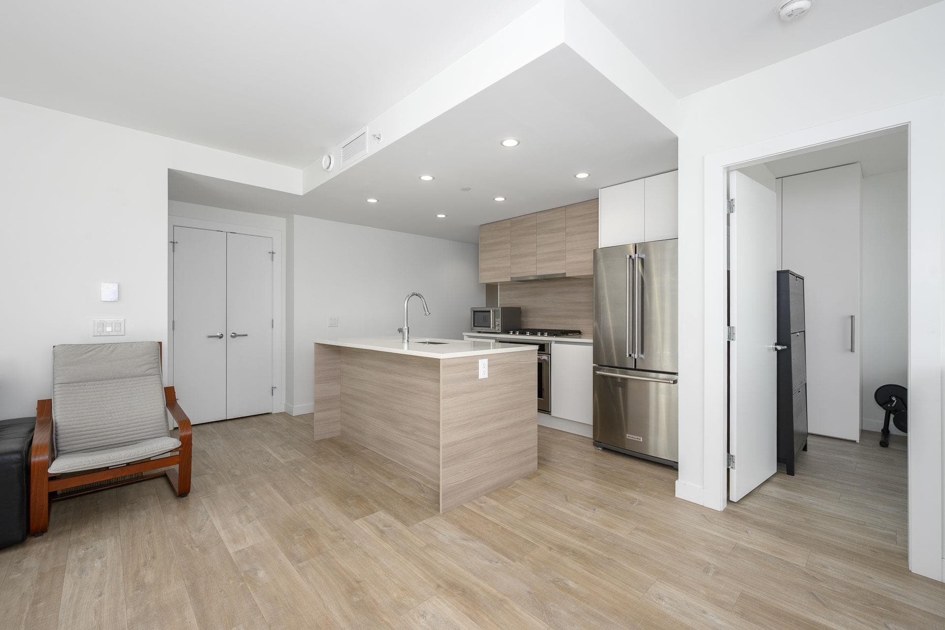 407 - 525 Foster Avenue, Coquitlam, V3J 0H6 — photo 5