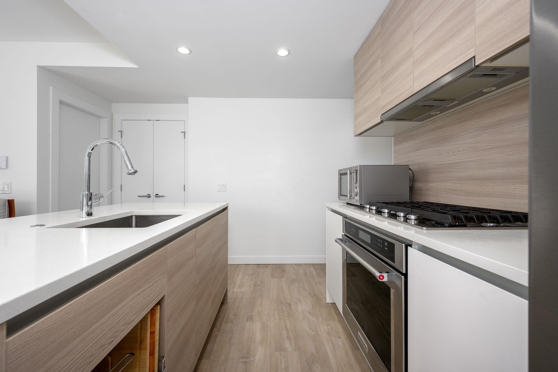 407 - 525 Foster Avenue, Coquitlam, V3J 0H6 — photo 4