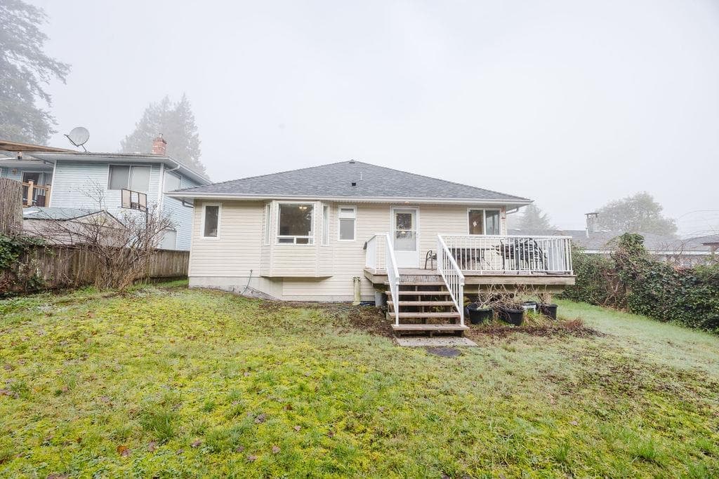 5809 Anchor Road, Sechelt, V7Z 0N3 — photo 2