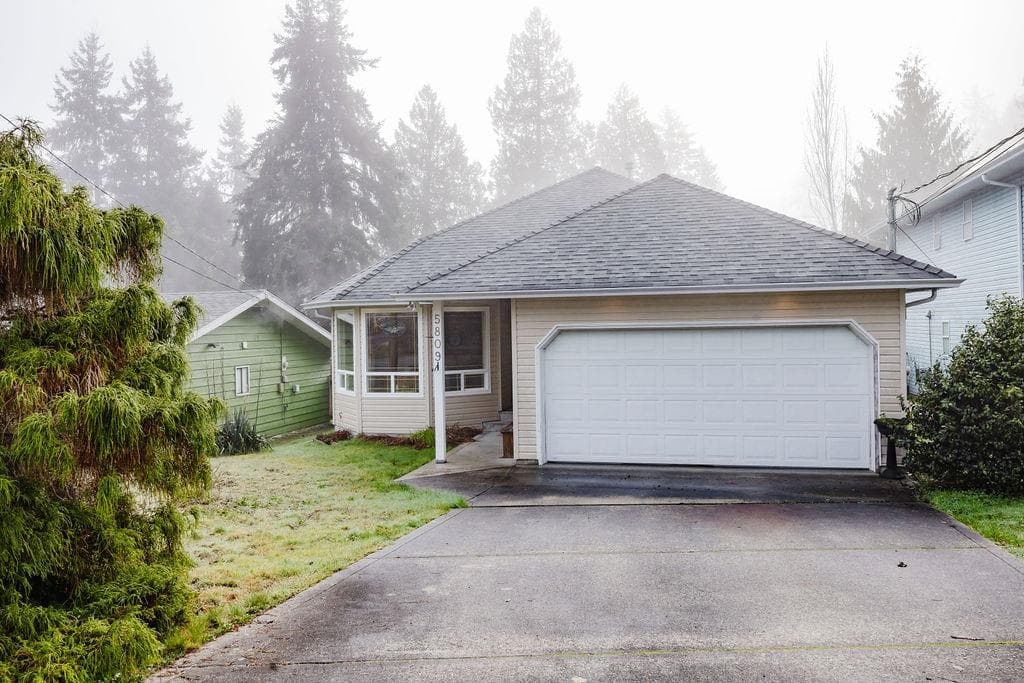 5809 Anchor Road, Sechelt, V7Z 0N3 — photo 1