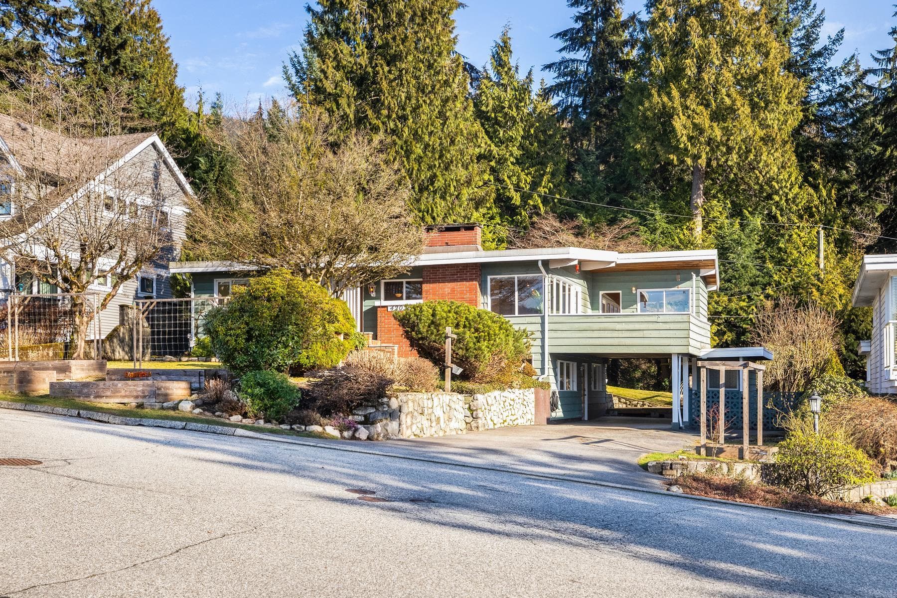 4202 Skyline Drive, North Vancouver, V7R 3G7 — photo 2