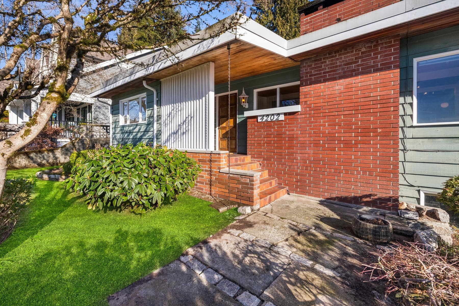 4202 Skyline Drive, North Vancouver, V7R 3G7 — photo 3