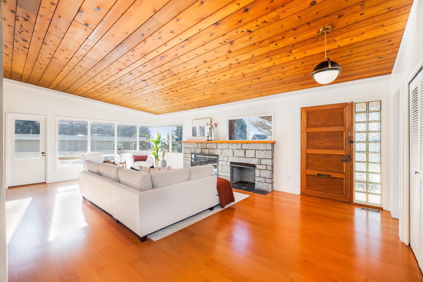 4202 Skyline Drive, North Vancouver, V7R 3G7 — photo 5
