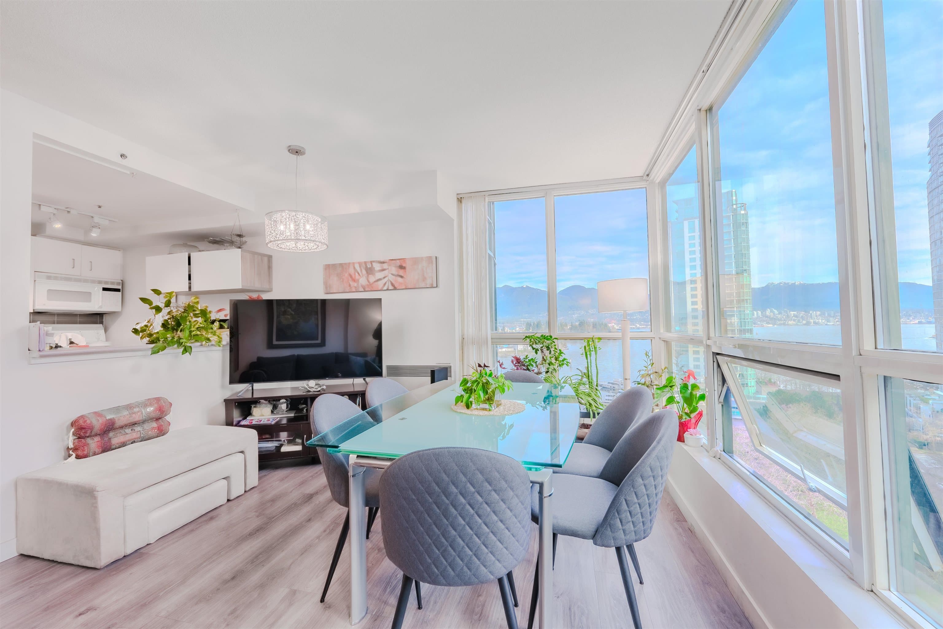 1204 - 555 Jervis Street, Vancouver, V6E 4N1 — photo 2