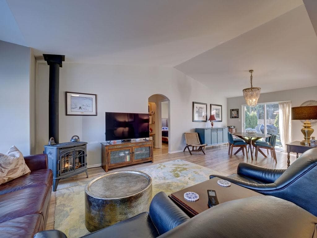 5643 Curtis Place, Sechelt